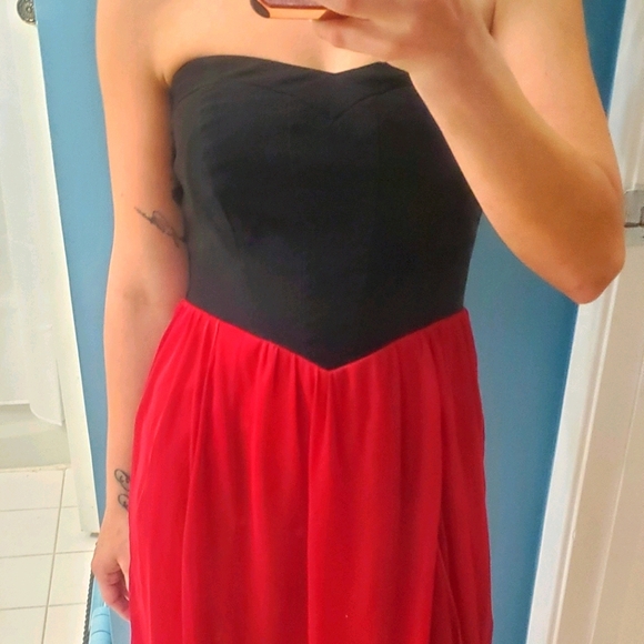 Strapless asymmetrical dress - Picture 2 of 6